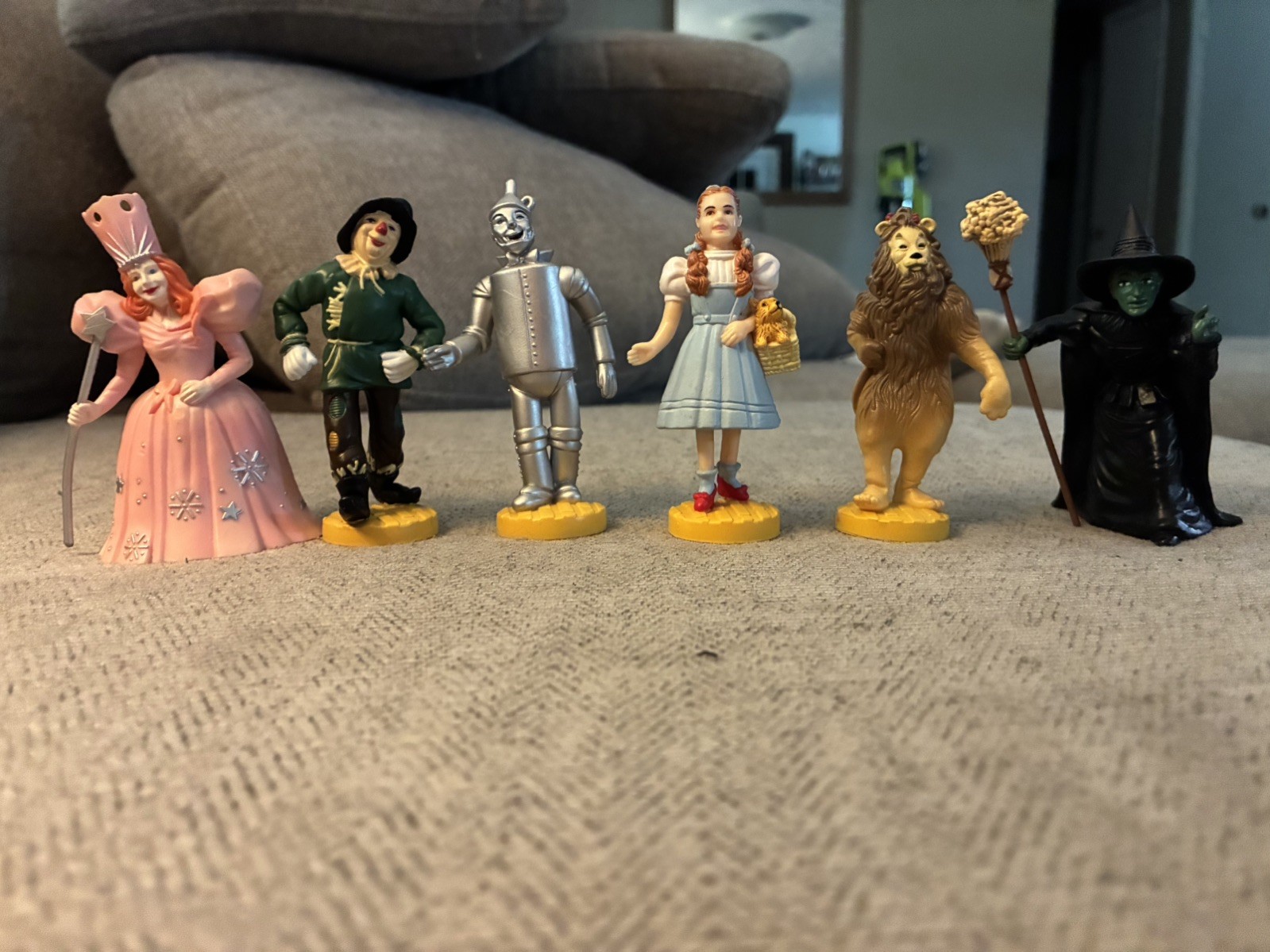Wizard of Oz Figurines Lot Dorothy Tin Man Lion Scarecrow Witch Glinda MGM