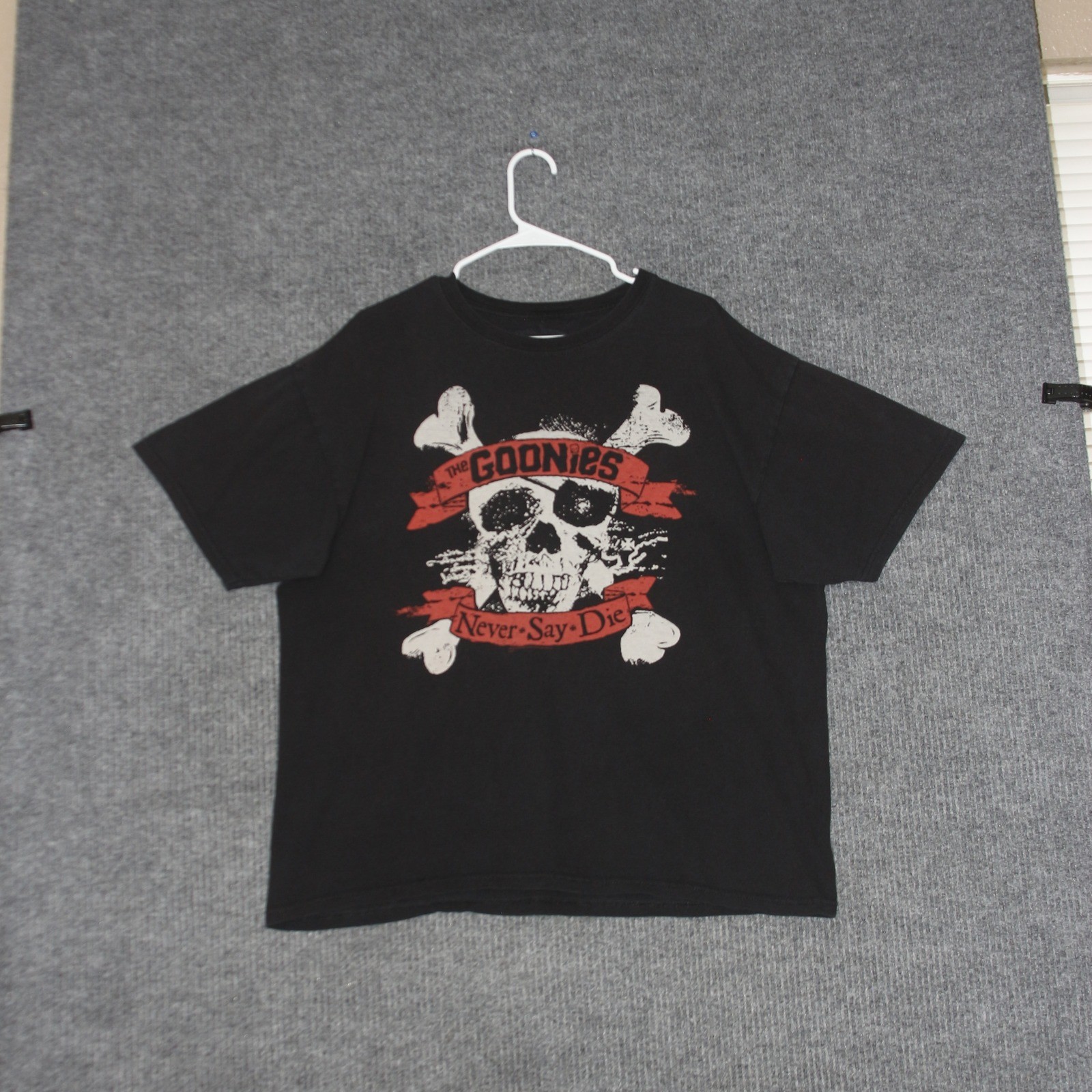 The Goonies T Shirt Mens XL Black Never Say Die Skull Graphic Movie Tee