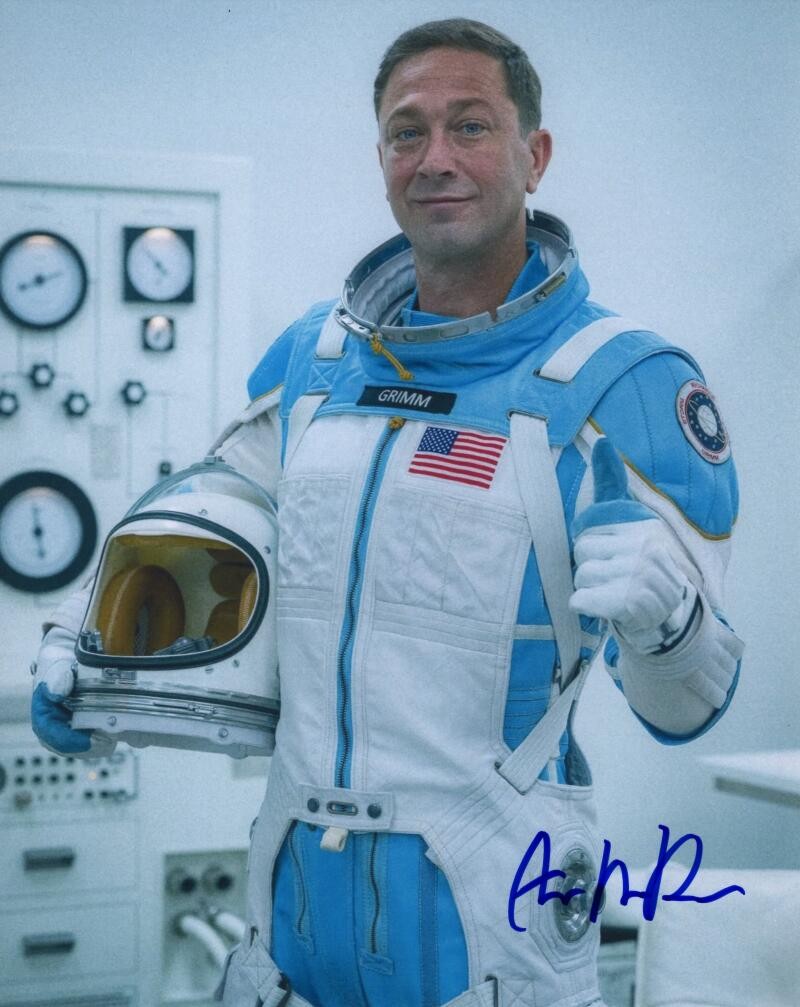 Ebon Moss-Bachrach Signed Autograph 8×10 Photo – Ben Grimm The Thing Fantastic 4