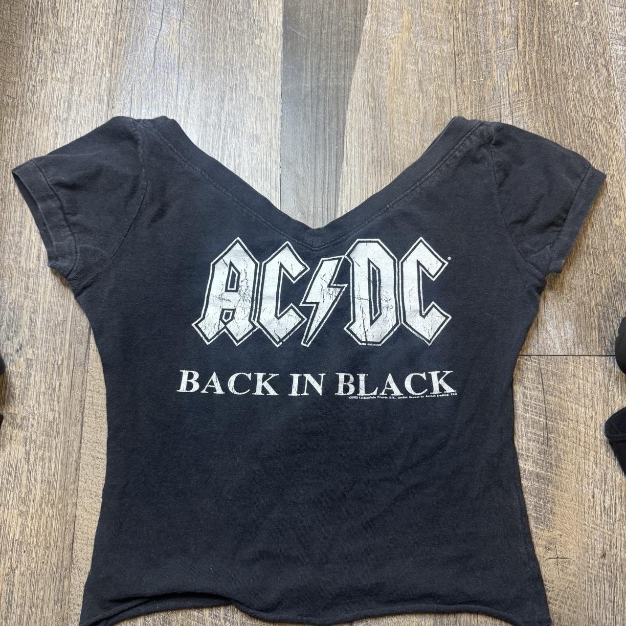 AC/DC Back In Black Women’s V-Neck Black T-Shirt women’s small or medium