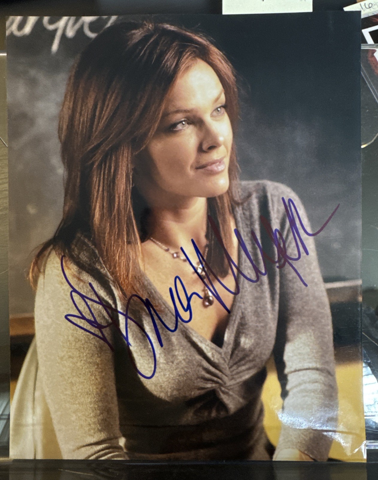 Dina Meyer Barbara Gordon Birds of Prey Signed Photo Autograph 2002 TV