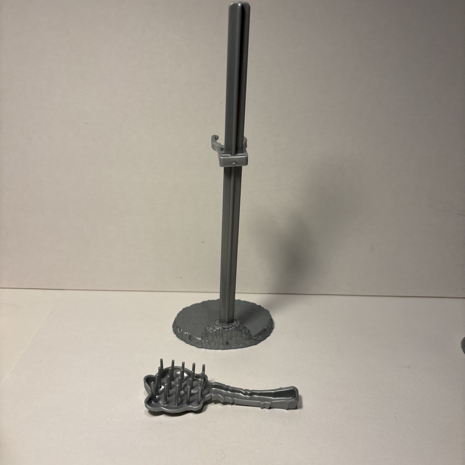 Monster High Boo York Silver Doll Stand And Silver Brush With Silver Waist Clip