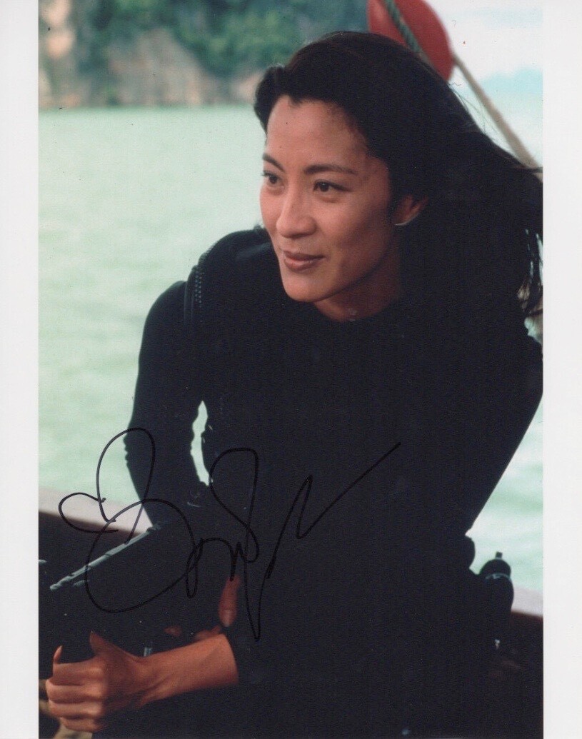 MICHELLE YEOH IN PERSON SIGNED PHOTO FROM JAMES BONDS TOMORROW NEVER DIES