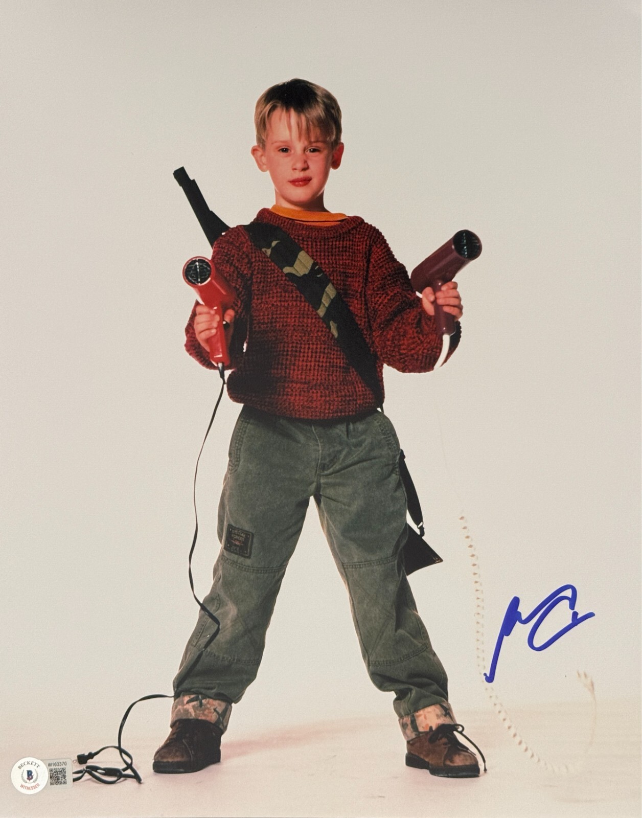 Macaulay Culkin Signed Home Alone 11×14 Photo BAS Beckett Witnessed