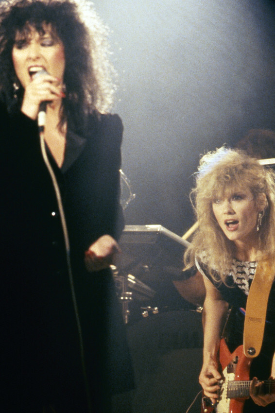 Heart Ann And Nancy Wilson In Concert 1980’S 24X18 Poster
