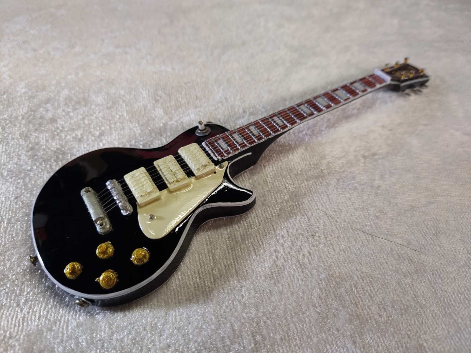 Ace Frehley 1972 Gibson Les Paul Custom Black Miniature 7″ Doll Guitar Figure