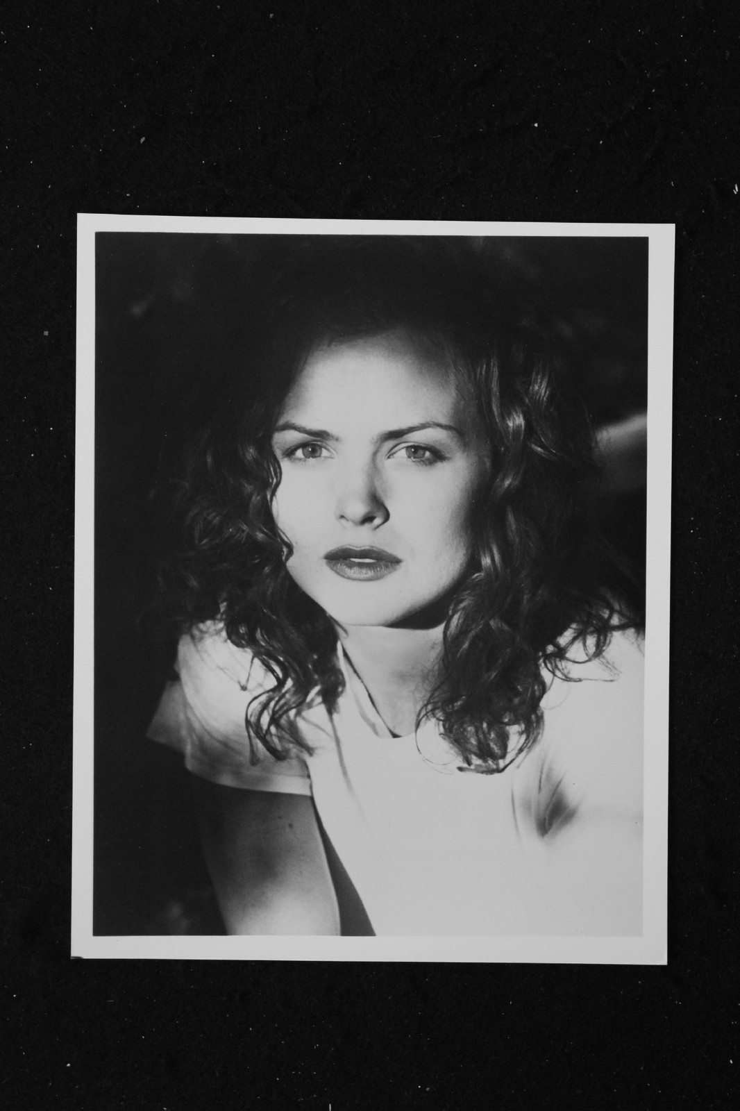 Dina Meyer – Signed Autograph Index Card & Photo Set – Star Trek: Nemesis
