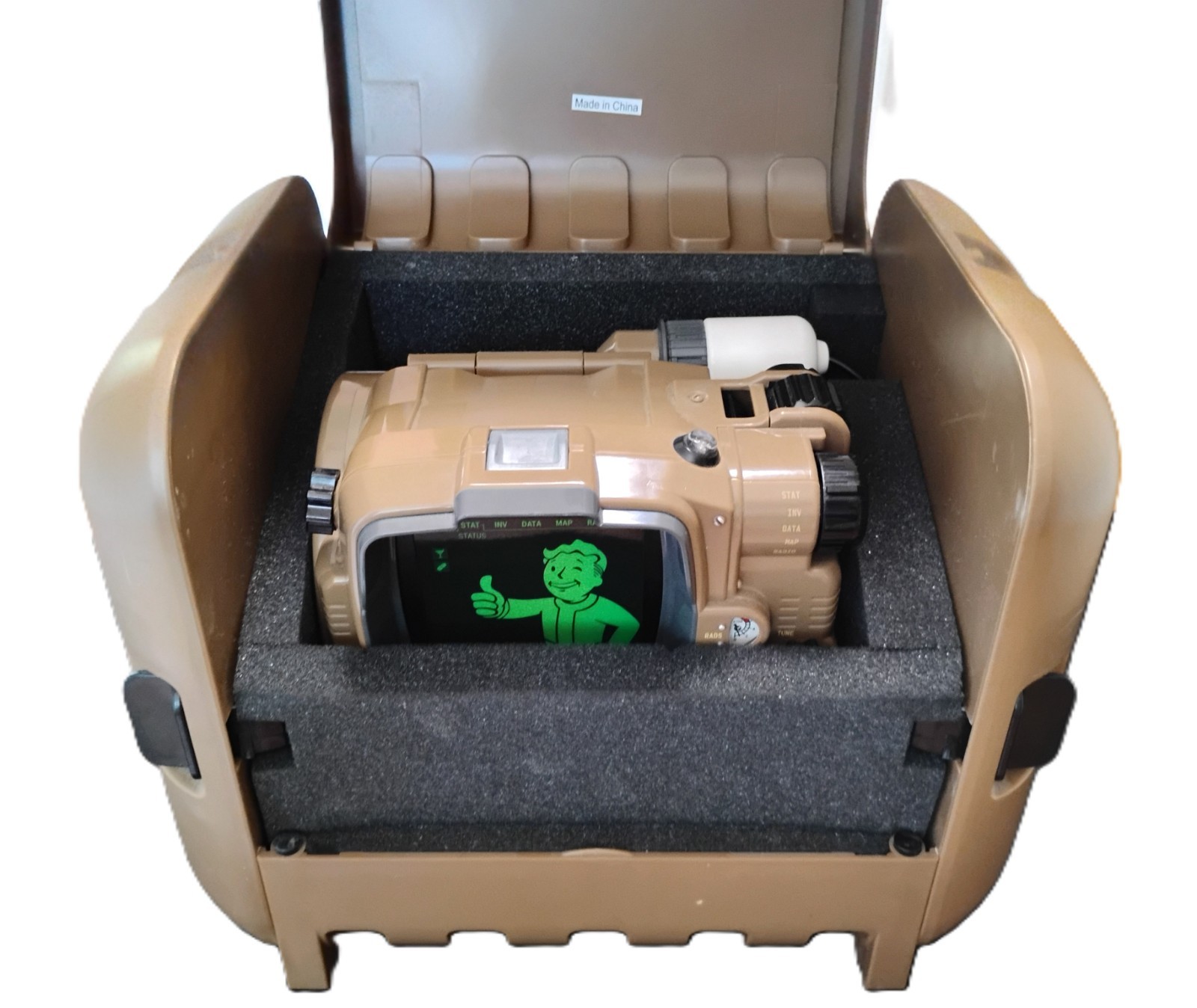 Robco Fallout Pip-Boy Model 3000 MK IV with Stand in Collector’s Case – No Game