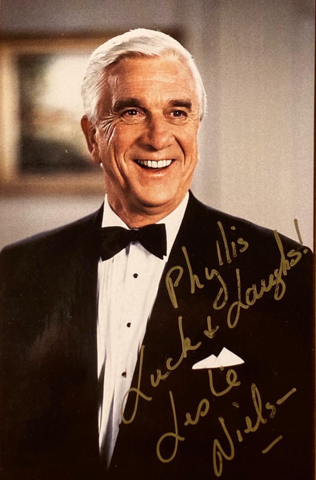 Hand SIGNED Leslie Nielson ~5.5×3.5 Photo Postcard – Naked Gun, Airplane! etc