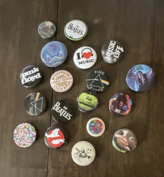 Assorted Music/Band Pinback Button Lot of 18- Beatles, Pink Floyd, Queen