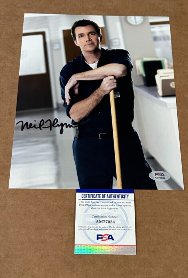 NEIL FLYNN SIGNED SCRUBS 8X10 PHOTO PSA/DNA COA HAND SIGNED AUTHENTIC