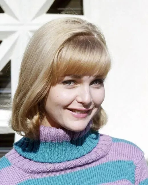 Carol Lynley In Striped Sweater Smiles For Press At Movie Event 4×6 PHOTO PRIN
