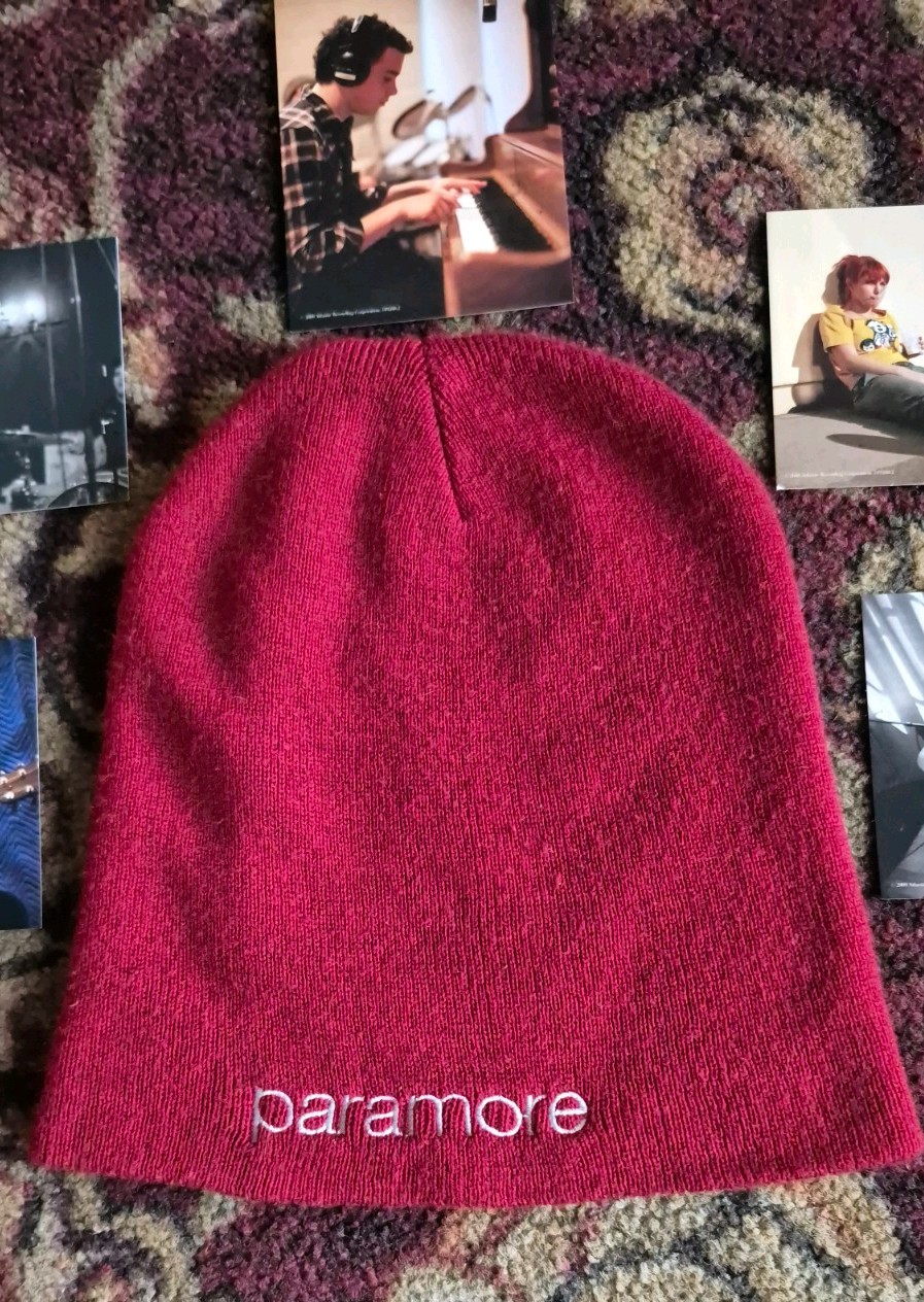 Paramore 2009 Official Taylor Red Beanie & Brand New Eyes Deluxe photocards Rare