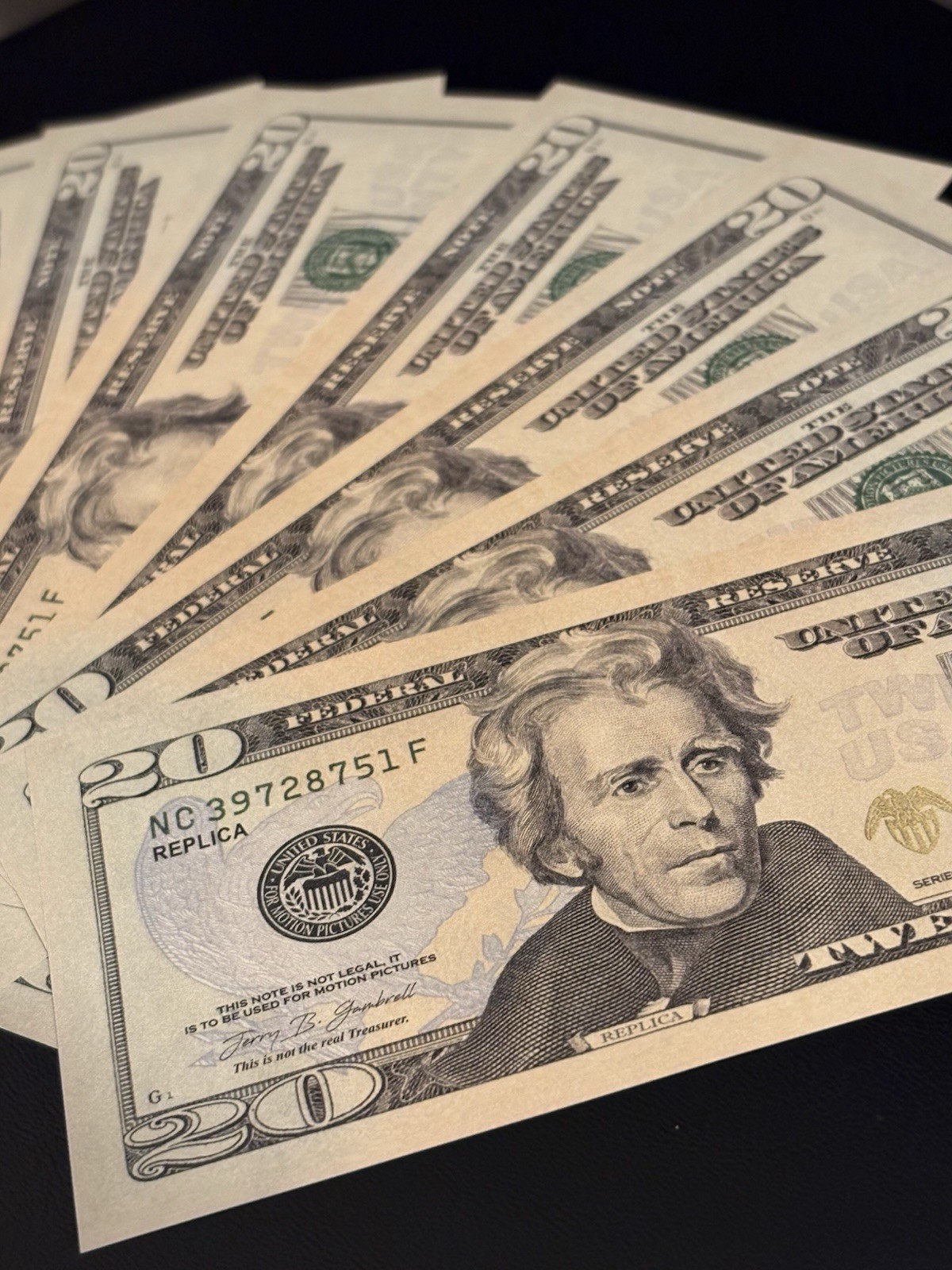 HOLLYWOOD-QUALITY PROPS WITH A HIGH-DETAIL, (REPLICA) (35 BILLS PER ORDER)