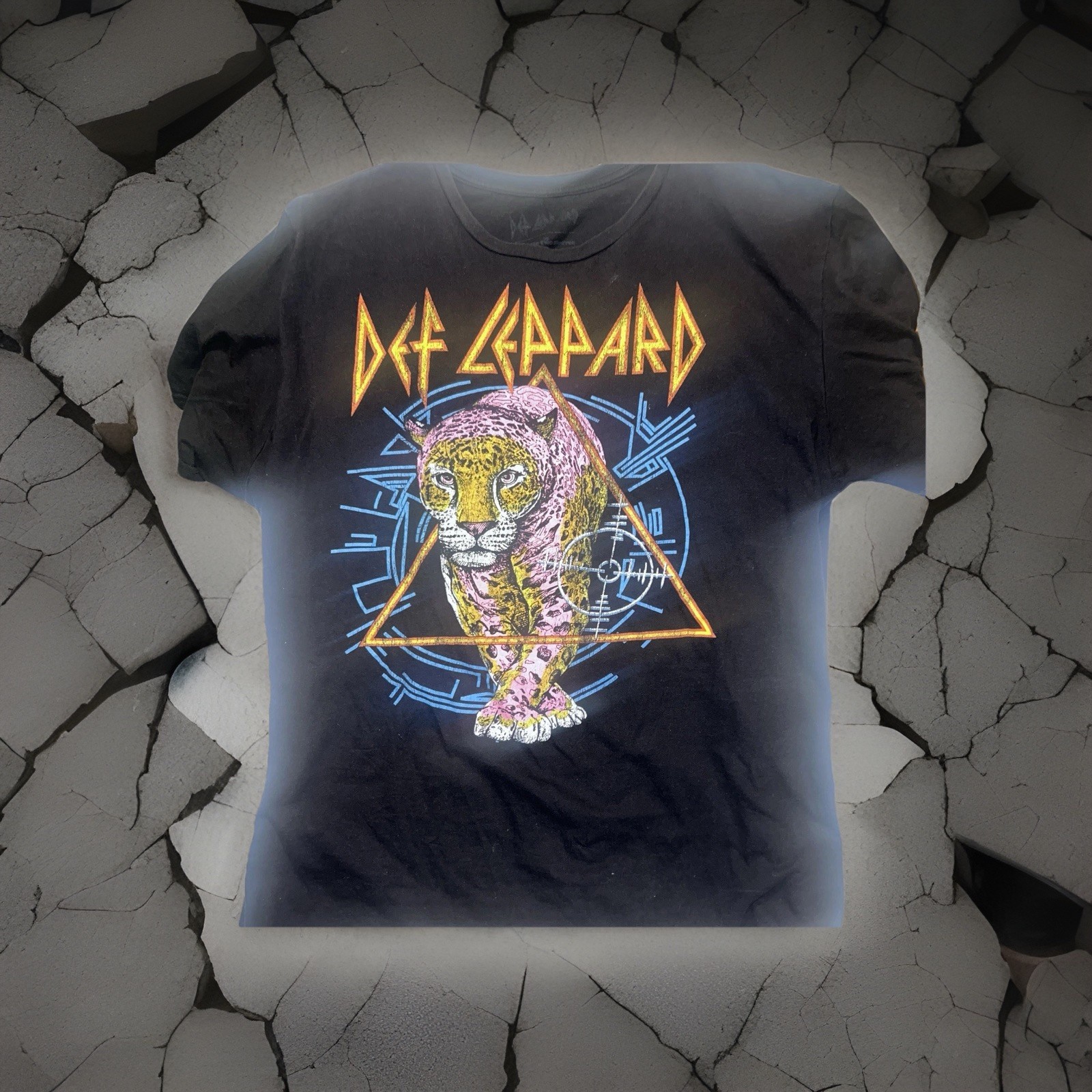 Def Leppard Women’s XL Short Sleeve T-Shirt Black Goodie Two Sleeves
