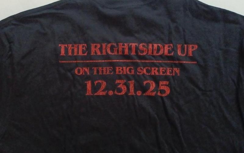 STRANGER THINGS ONE LAST ADVENTURE THE RIGHTSIDE UP 12-31-25 PROMO T-SHIRT XL