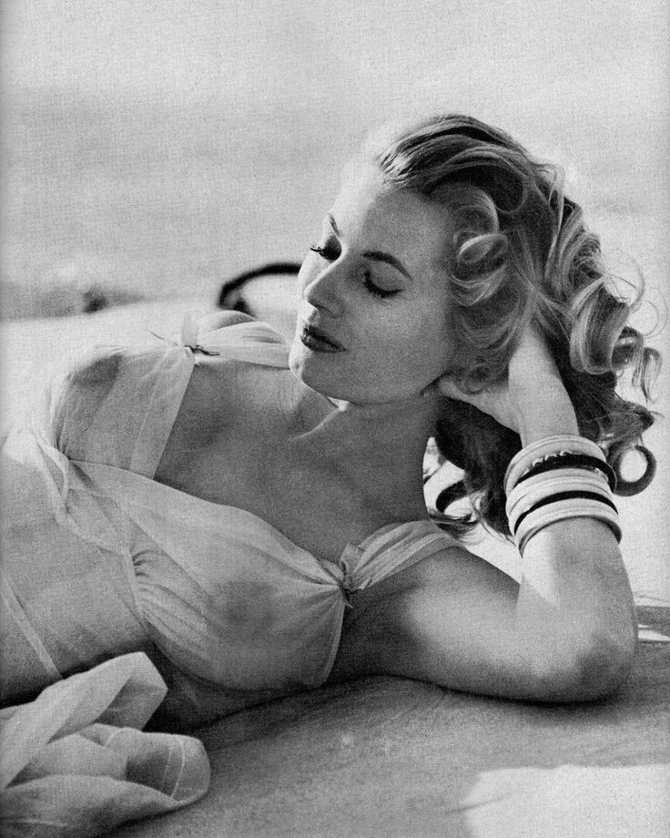 Anita Ekberg Super Sexy Lying 8×10 Picture Celebrity Print