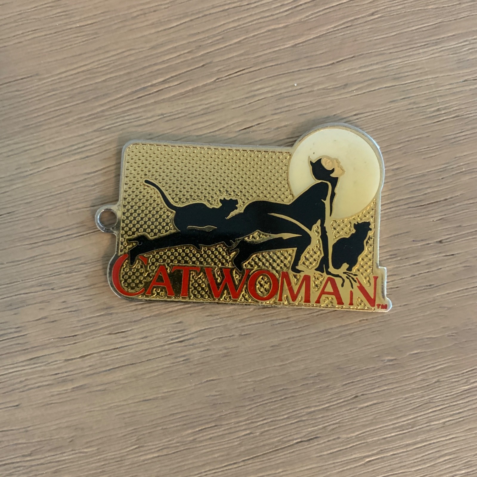 1991 – CATWOMAN necklace/ key chain pendant – MEOW – BATMAN – DC COMICS