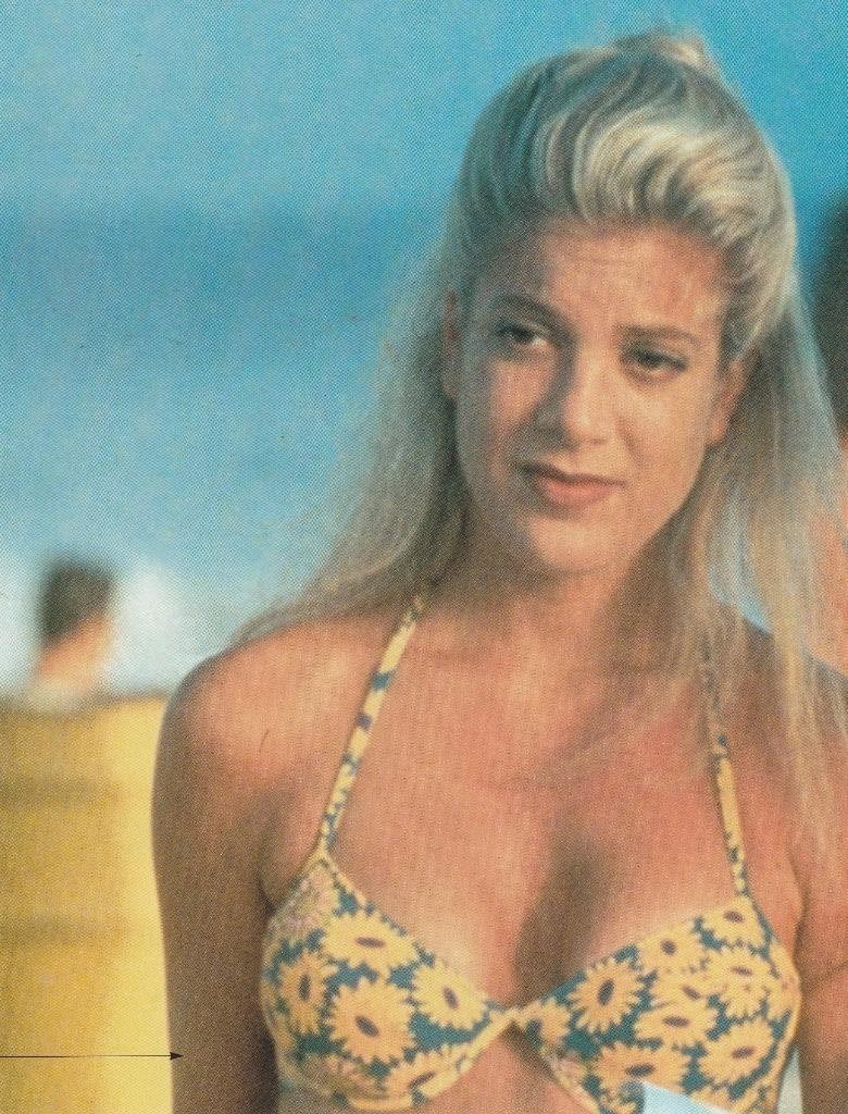 Tori Spelling teen magazine pinup clipping Japan swimsuit pool pix 90210 Bop