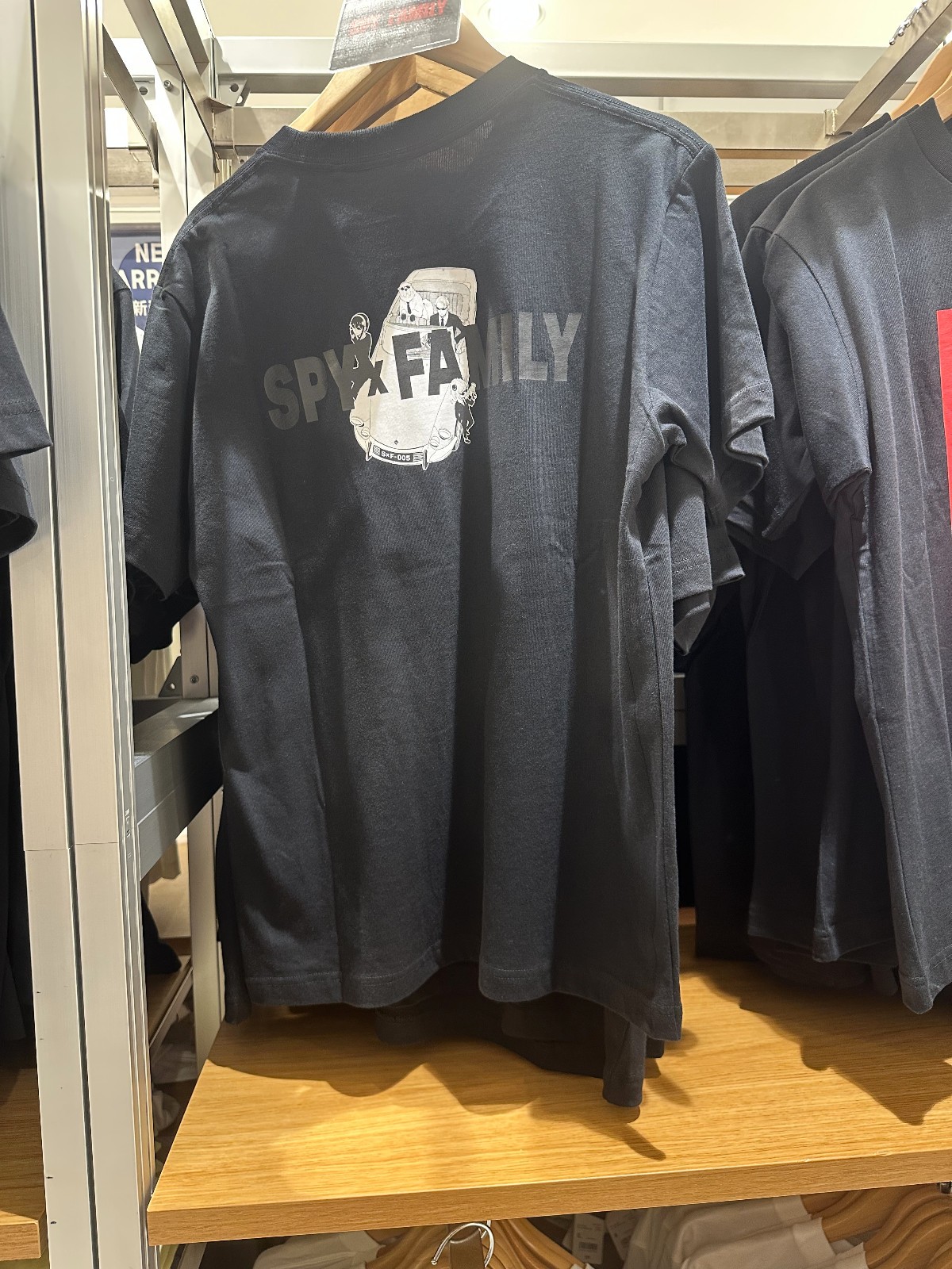NWT UNIQLO UT MANGA SHUEISHA 100th Spy x Family Black Graphic Short Sleeve TEE