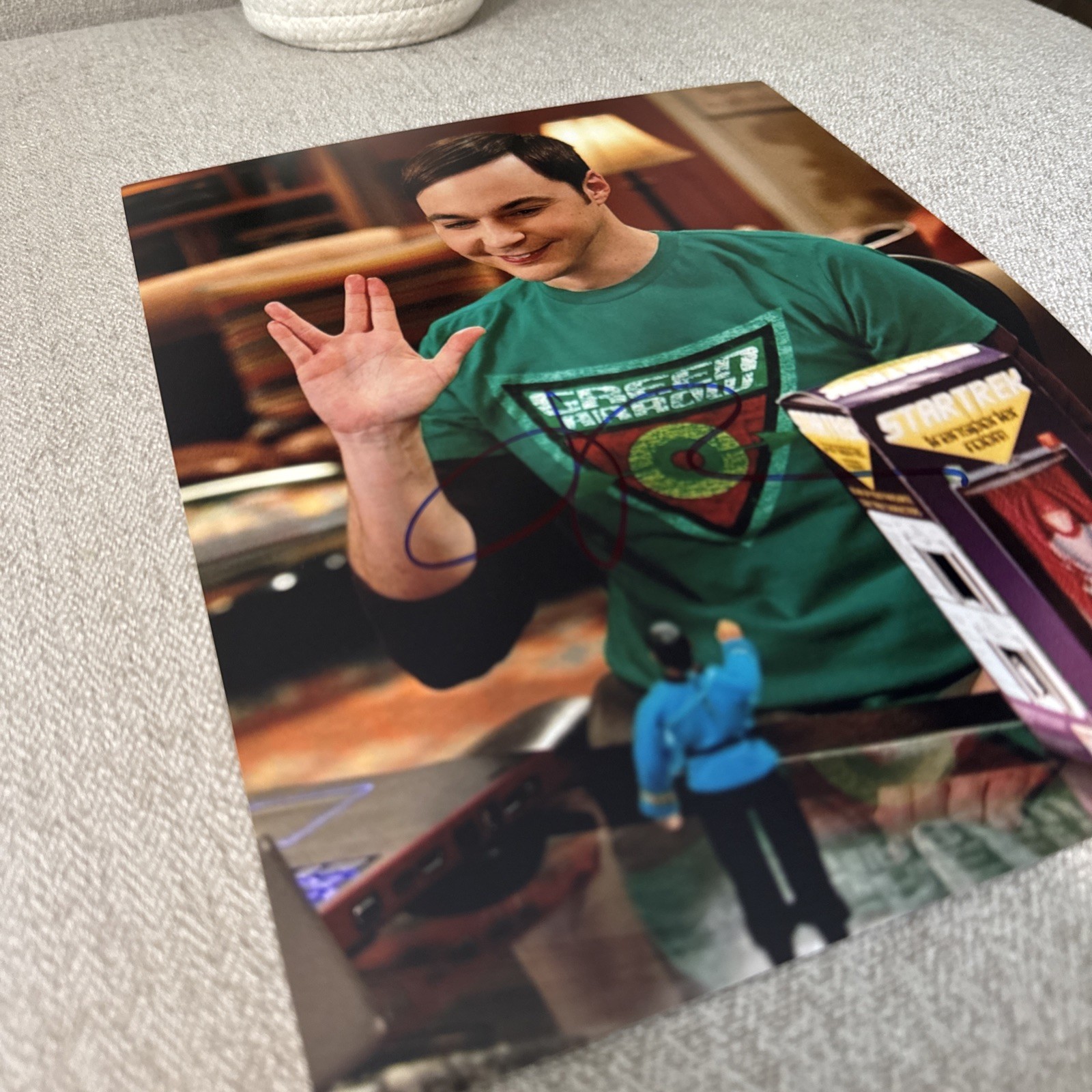 Jim Parsons signed Sheldon The Big Bang Theory 8×10 Autographed Photo w/COA Holo