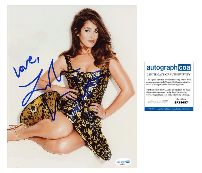 Lola Kirke “Mozart in the Jungle” AUTOGRAPH Signed Autographed 8×10 Photo ACOA
