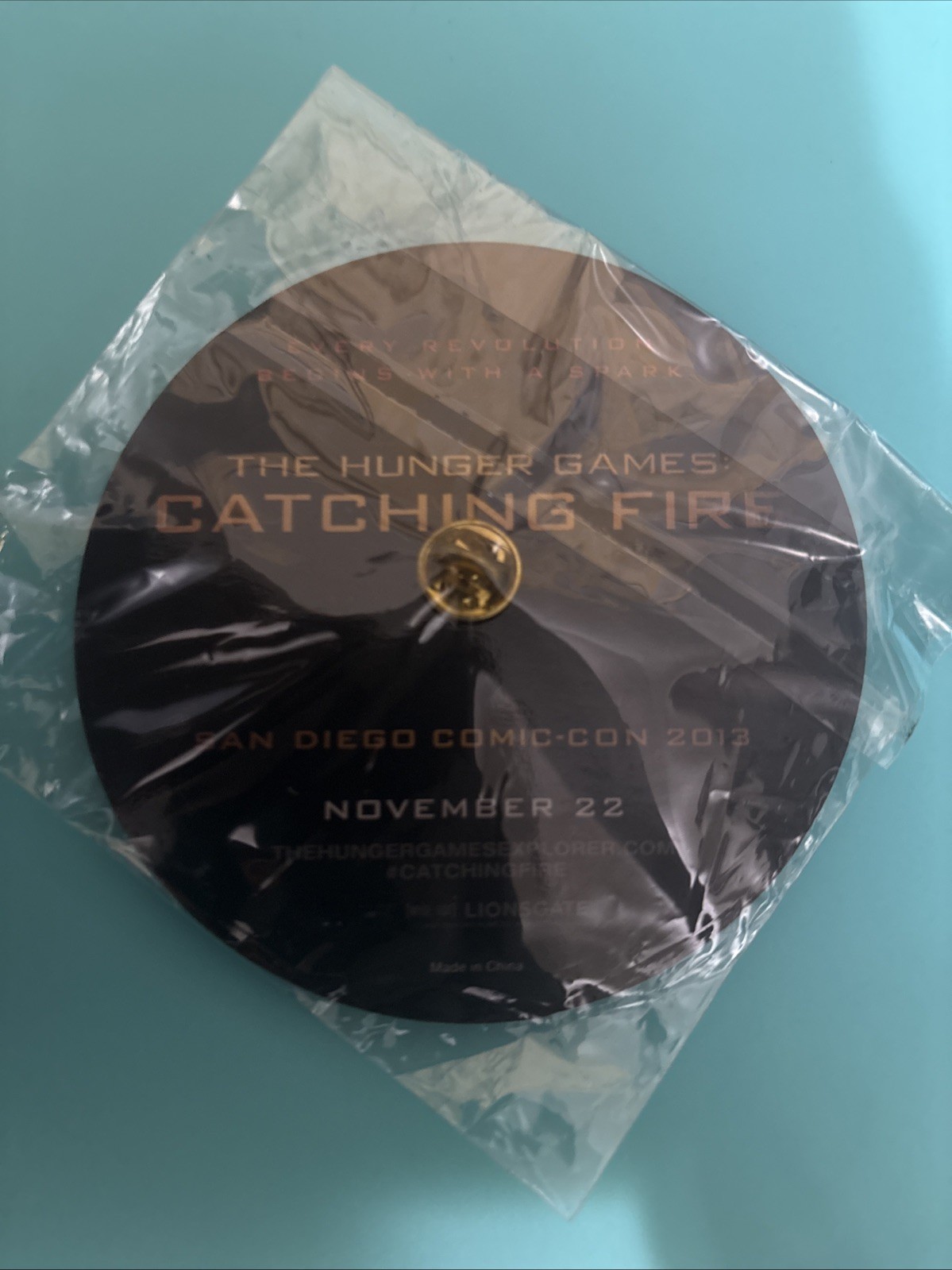 HUNGER GAMES MOCKINGJAY BROOCH pin Catching Fire Suzanne Collins SDCC 2013
