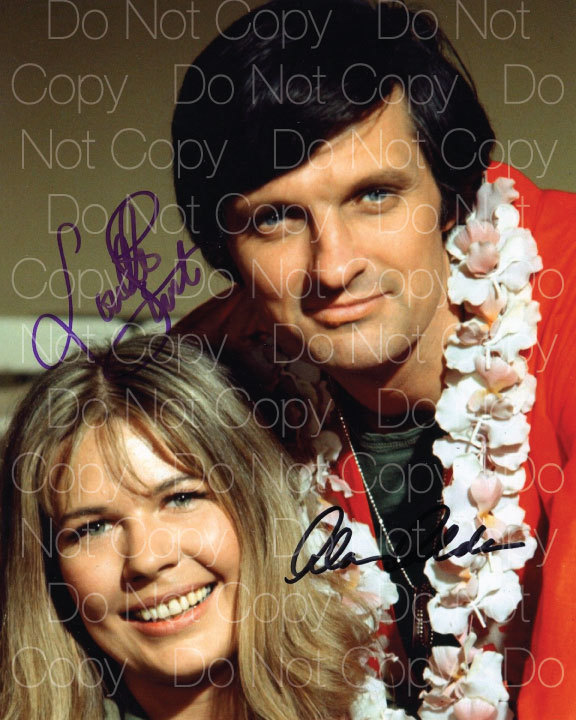 Alan Alda Loretta Swit signed 8X10 inch print photo picture poster autograph RP