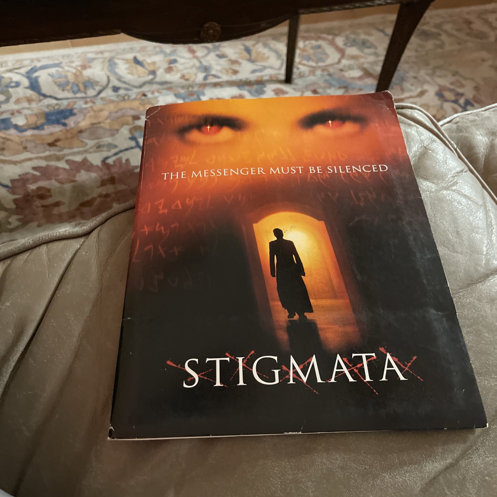 Stigmata 1999 Movie Press Kit – Patricia Arquette, Jonathan Pryce – HORROR pics