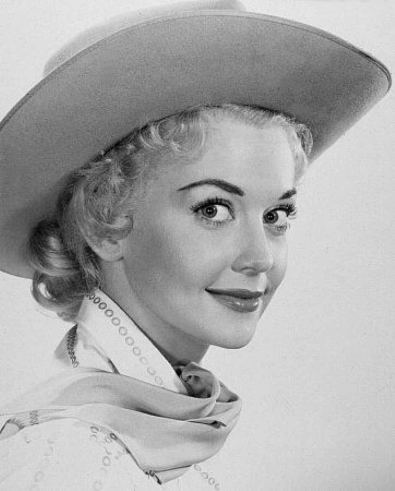 DONNA DOUGLAS 8×10 PICTURE YOUNG COWBOY HAT PHOTO