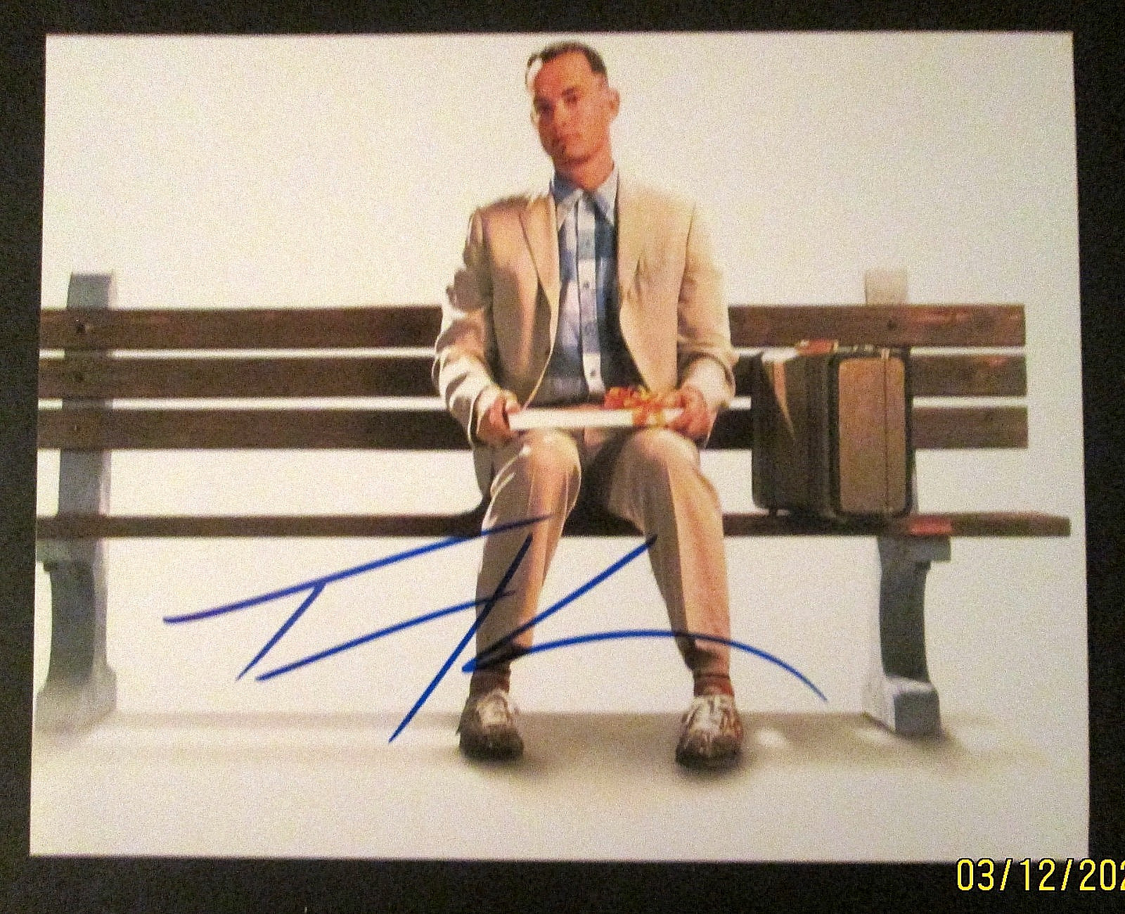 TOM HANKS :ACTOR: (FOREST GUMP) ORIGINAL AUTOGRAPH PHOTO (CLASSIC)