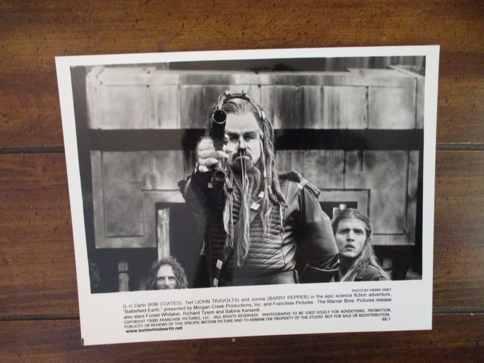 BATTLEFIELD EARTH(John Travolta/Barry Pepper)2000 10 x 8 Black & White Photo