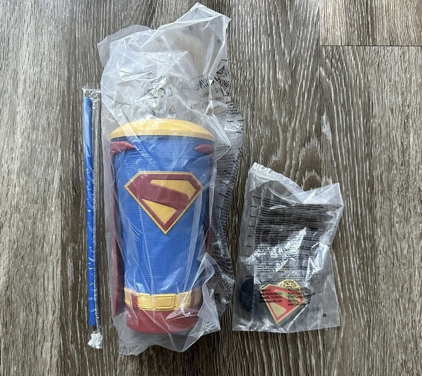 Superman Movie 2025 Gripper Cup w/ Topper Key Chain – AMC Exclusive