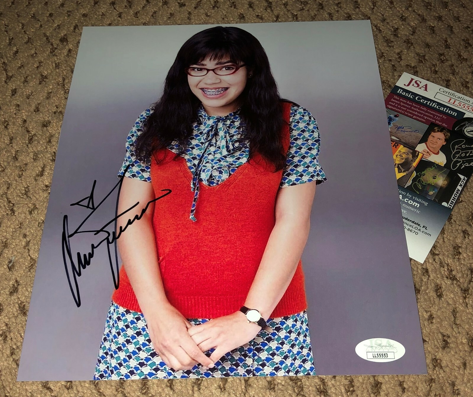 AMERICA FERRERA SIGNED 8X10 PHOTO JSA AUTOGRAPH UGLY BETTY