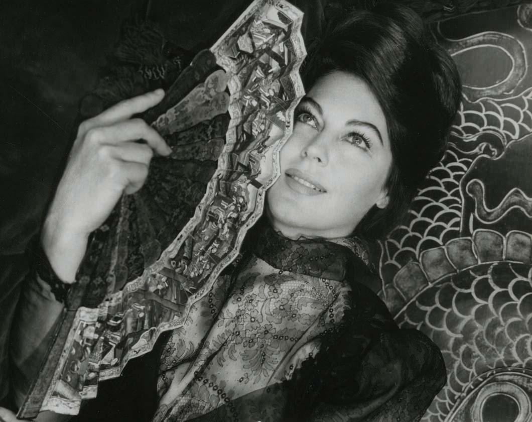 Ava Gardner With The Hand Fan In The Face 8×10 Picture Celebrity Print