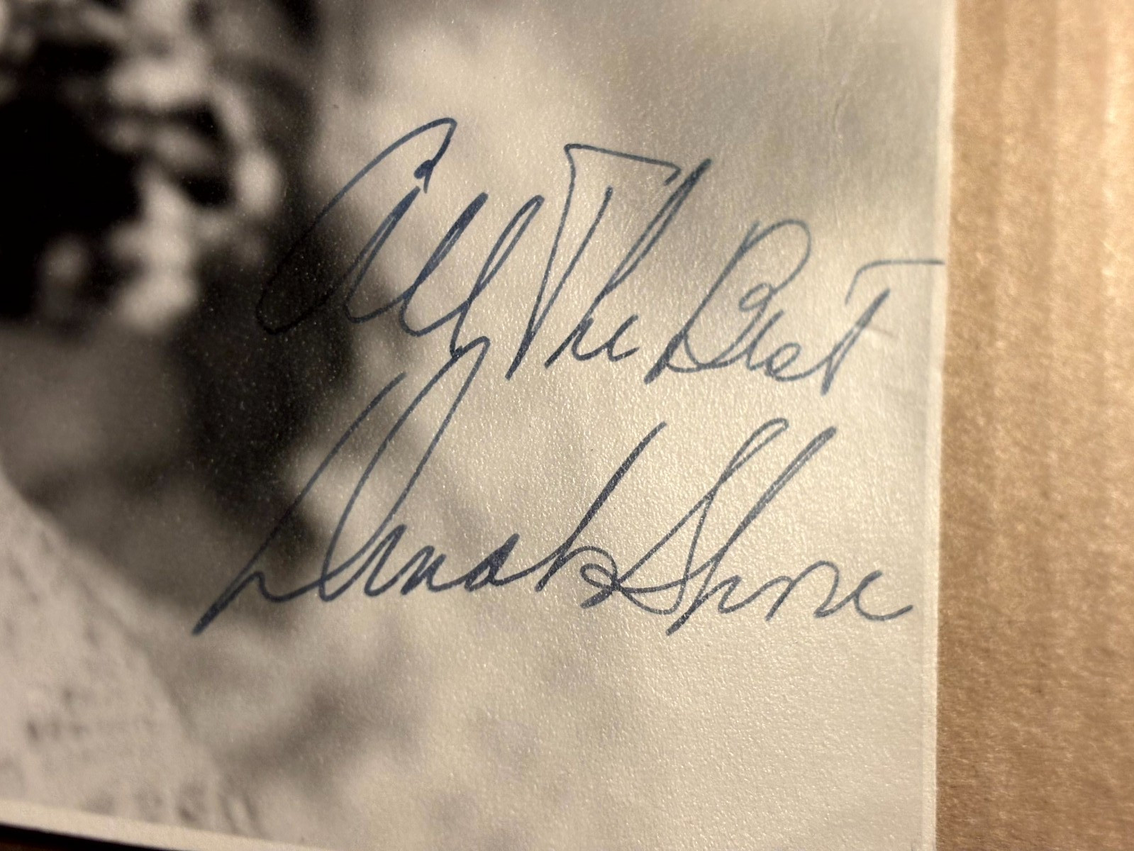 Dinah Shore Very Rare Very Early Autographed Oversize 11/14 Photo 40s