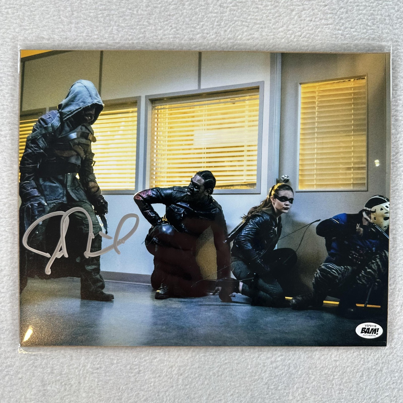 Arrow TV Show Signed 8×10 Photo Stephen Amell Autograph Authentic BAM COA