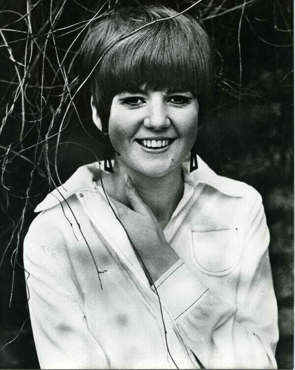 Cilla Black Iconic Portrait 1960’s British Singer Double Weight Vintage Photo