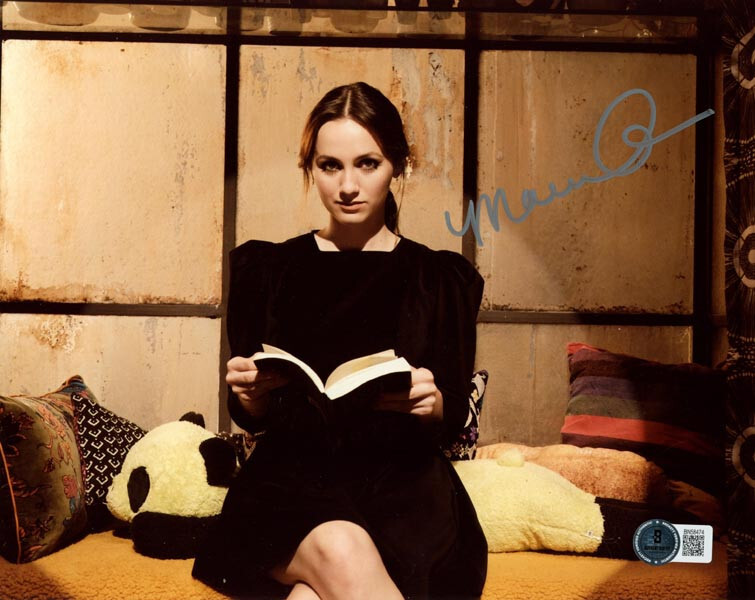 MAUDE APATOW SIGNED AUTOGRAPHED 8×10 LEXI HOWARD EUPHORIA RARE BECKETT BAS