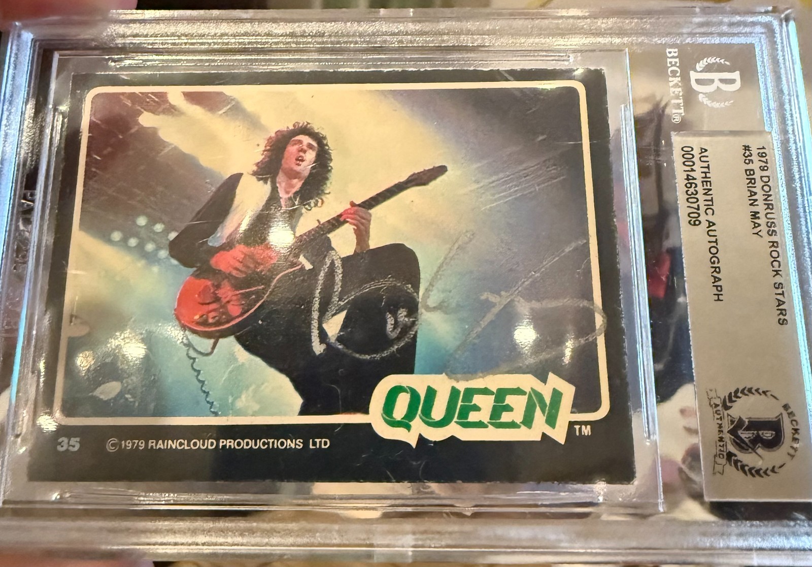 Brian May signed 1977 rookie card of Queen. Beckett authentic