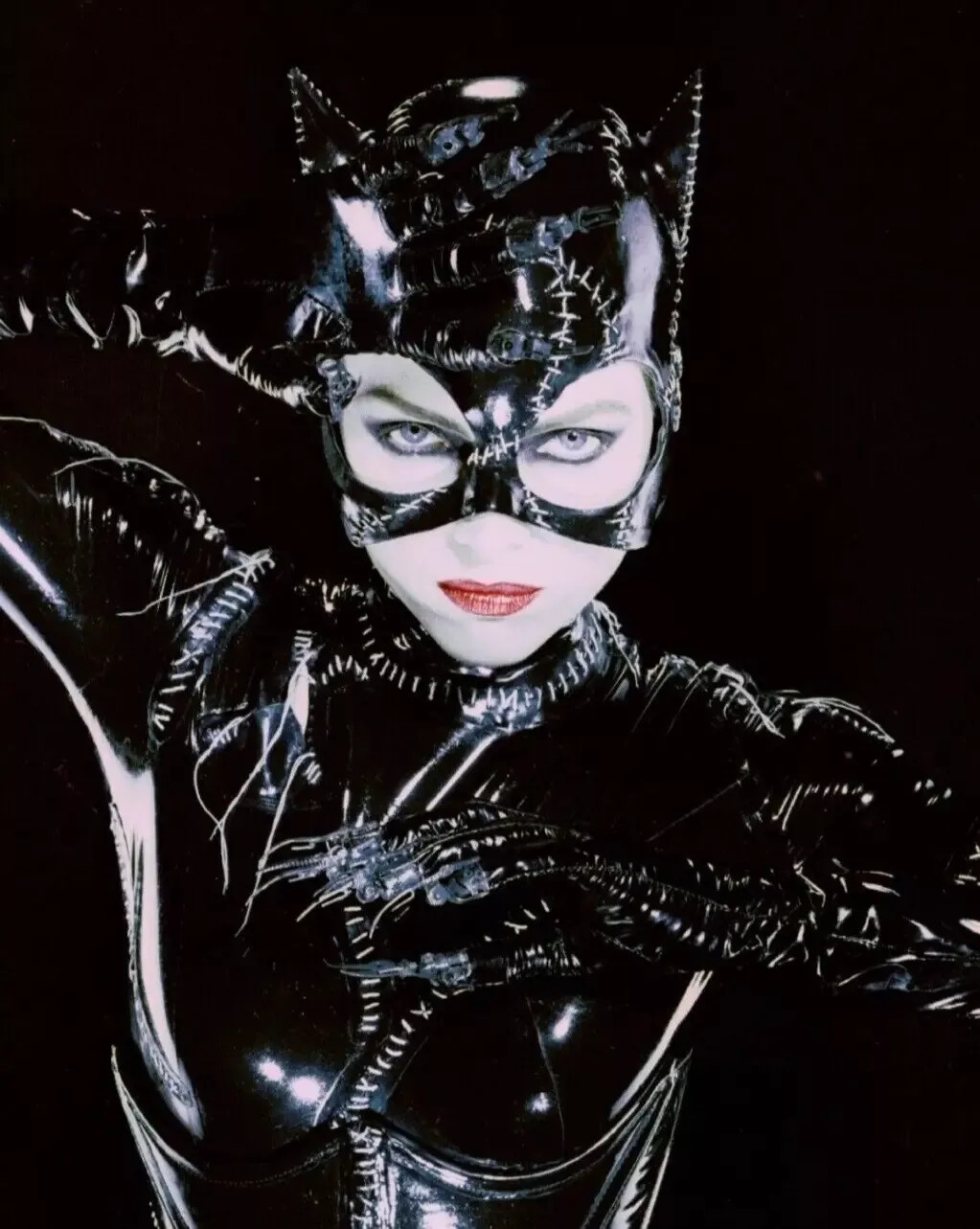 Michelle Pfiefer As Catwoman In An Headshot Batman Returns 8×10 PRINT PHOTO