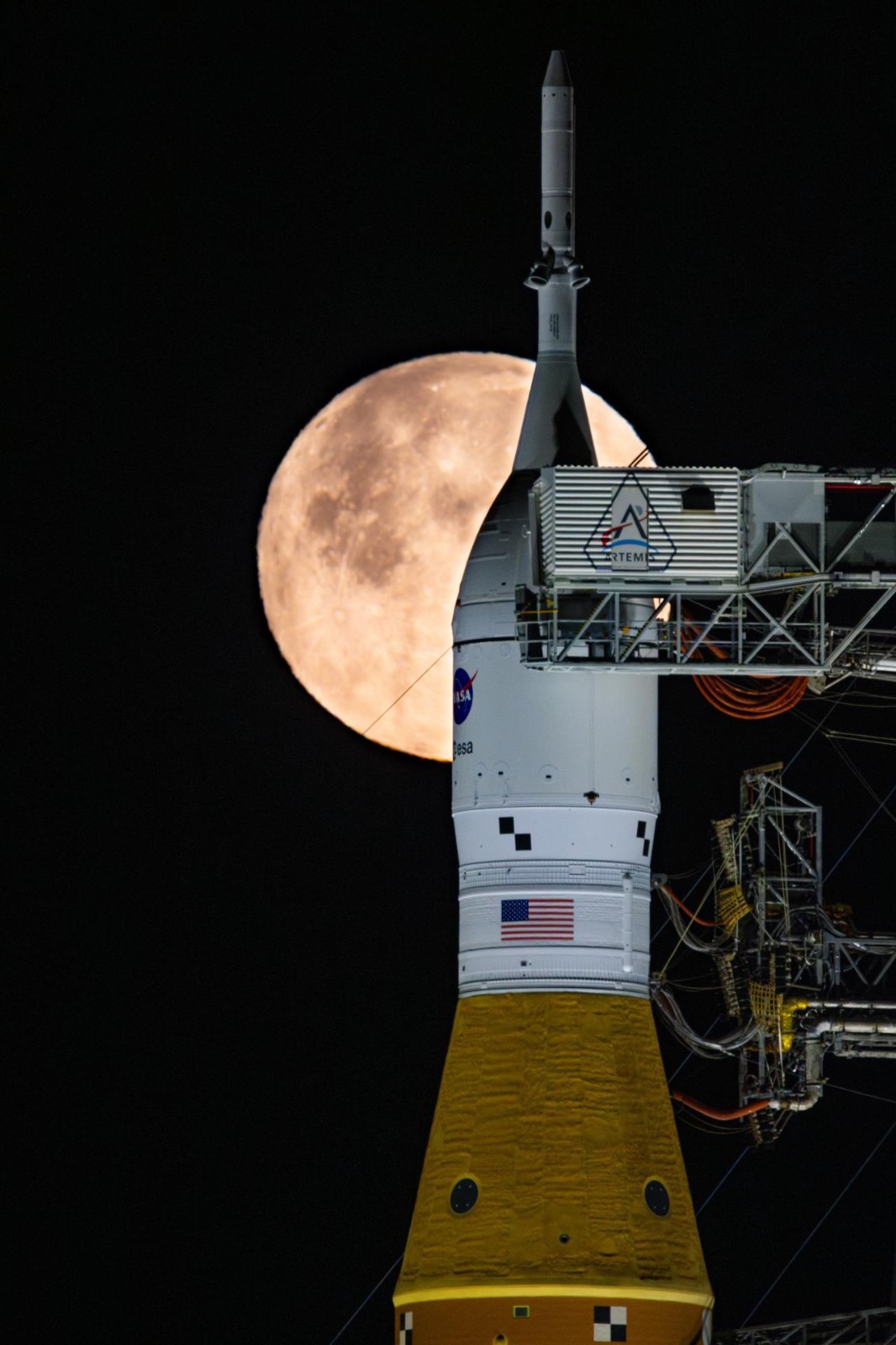 Artemis at Launch Pad NASA’s Kennedy Space Center 8×10 photo 4