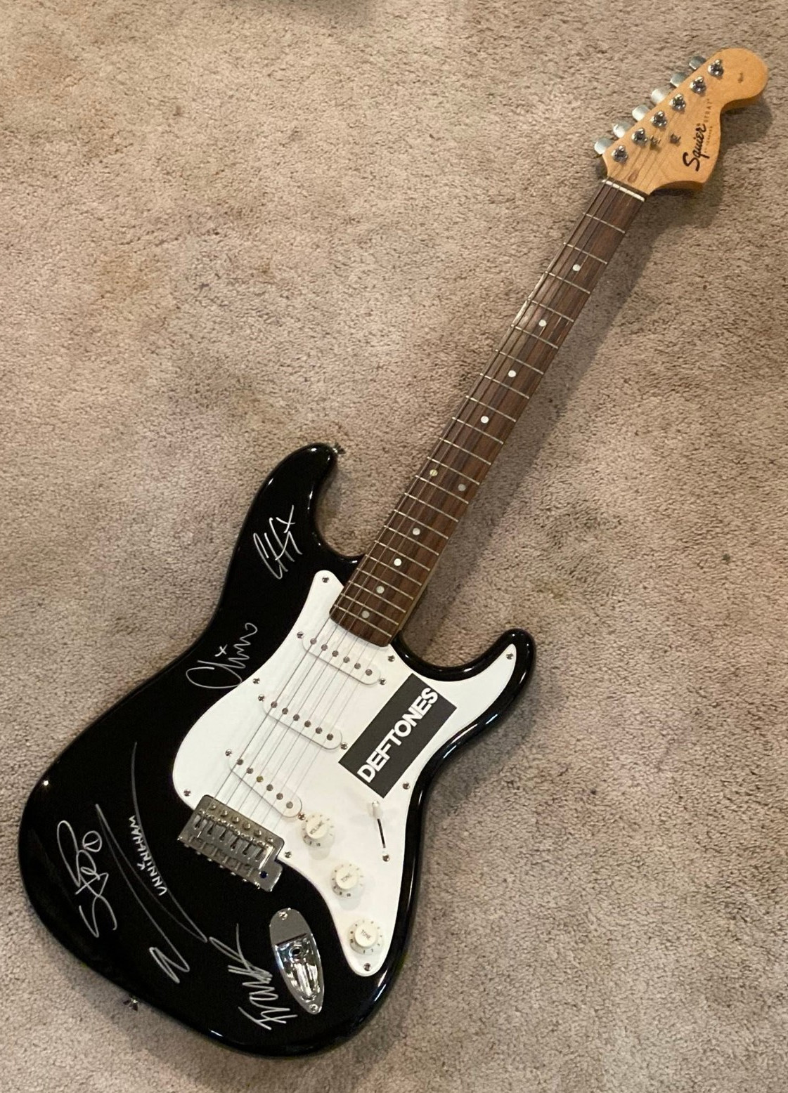 DEFTONES BAND SIGNED AUTOGRAPH GUITAR CHINO MORENO ALL 5 MEMBERS CHI CHENG