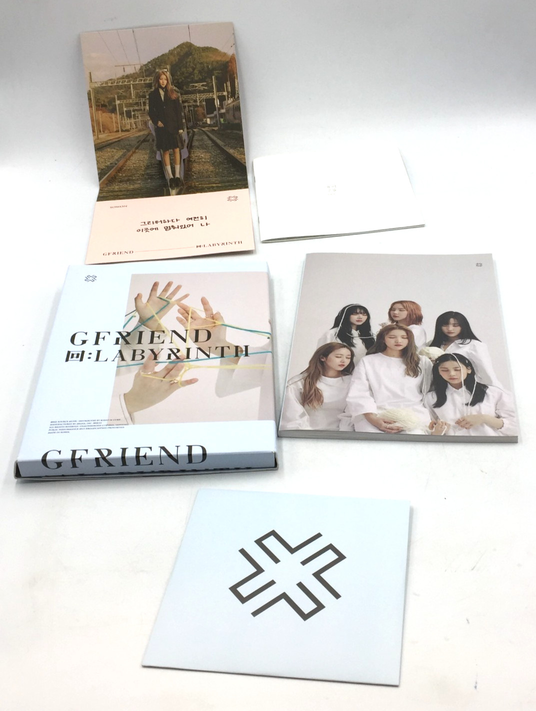 GFriend – Labyrinth [Twisted Ver.] 8th Mini Album CD + 2 x Umji PC + POB PC EUC