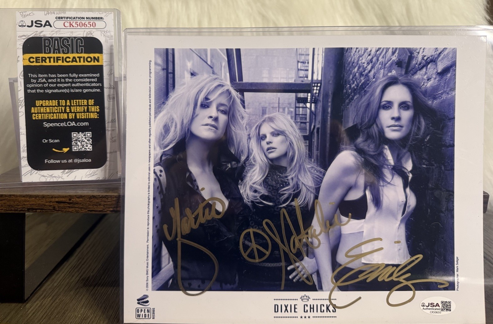 THE DIXIE CHICKS BAND SIGNED 8 x 10 PHOTO with JSA