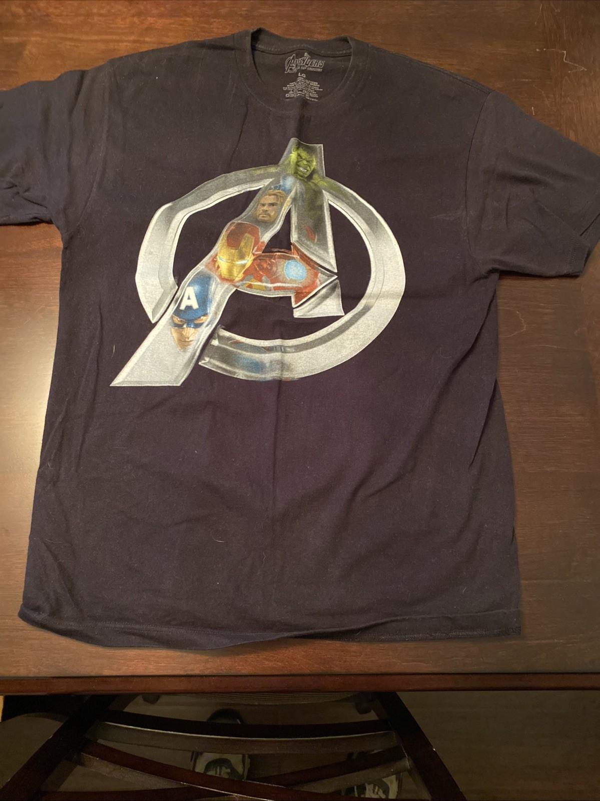 Avengers Men’s Large T Shirt Black with logo Excellent Condition