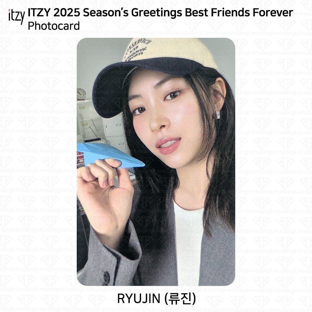 ITZY 2025 Season’s Greetings Best Friends Forever Photocard ID Photo Keyring
