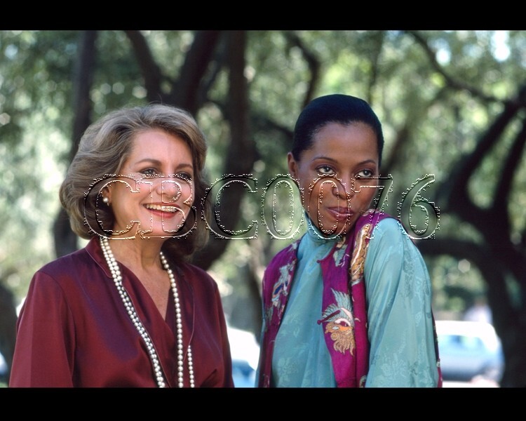 Diana Ross 8×10 Photo 1021-9 Barbara Walters