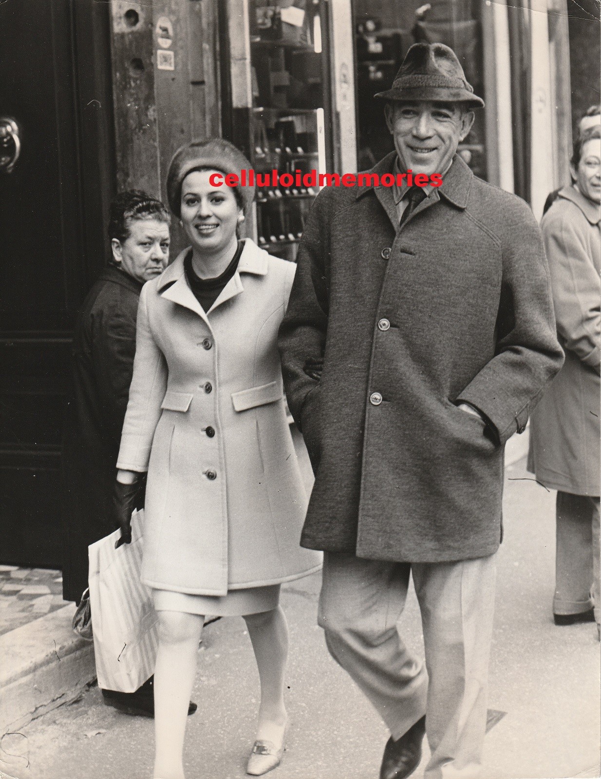 Original Vintage Photo 1967 Anthony Quinn & Jolanda Addolori In Rome