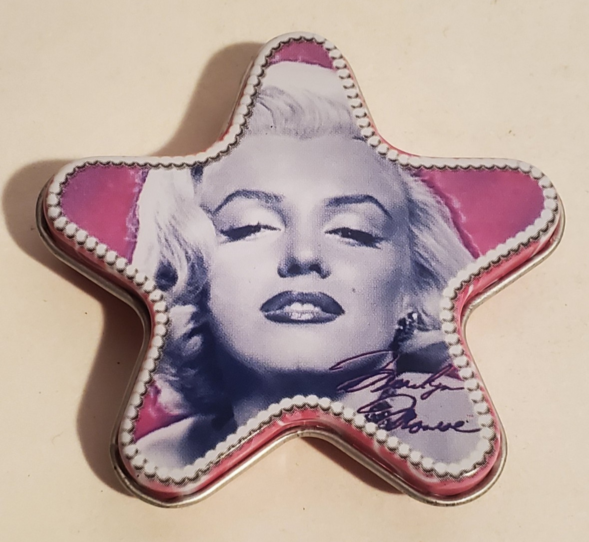 HOLLYWOOD MOVIE ICON MARILYN MONROE MINI STAR SHAPED TIN PILLBOX CATCHALL